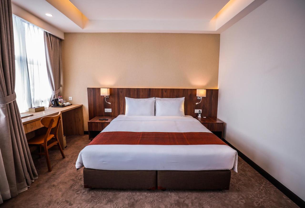 Hlaine Tet Hotel Yangon Exterior photo